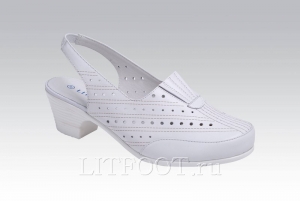 Босоножки белые